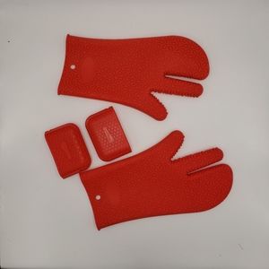 KOCHBLUME 4-Piece Silicone Glove and Pot Protective Set  NWOT